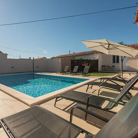 Casa de Férias Iva Galovac (Zadar)